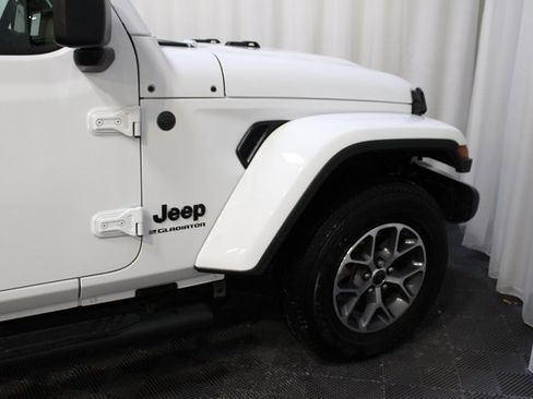 Used 2025 Jeep Gladiator Sport image 15