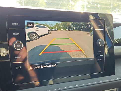 New 2025 Volkswagen Taos SE image 8