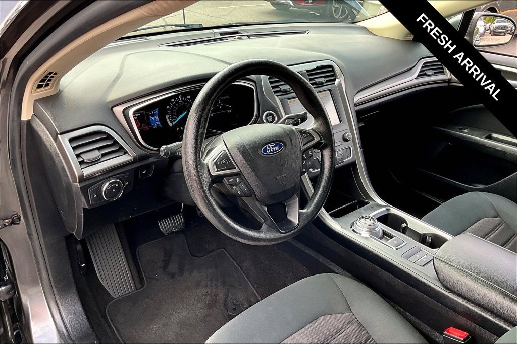 Used 2020 Ford Fusion SE FWD image 11