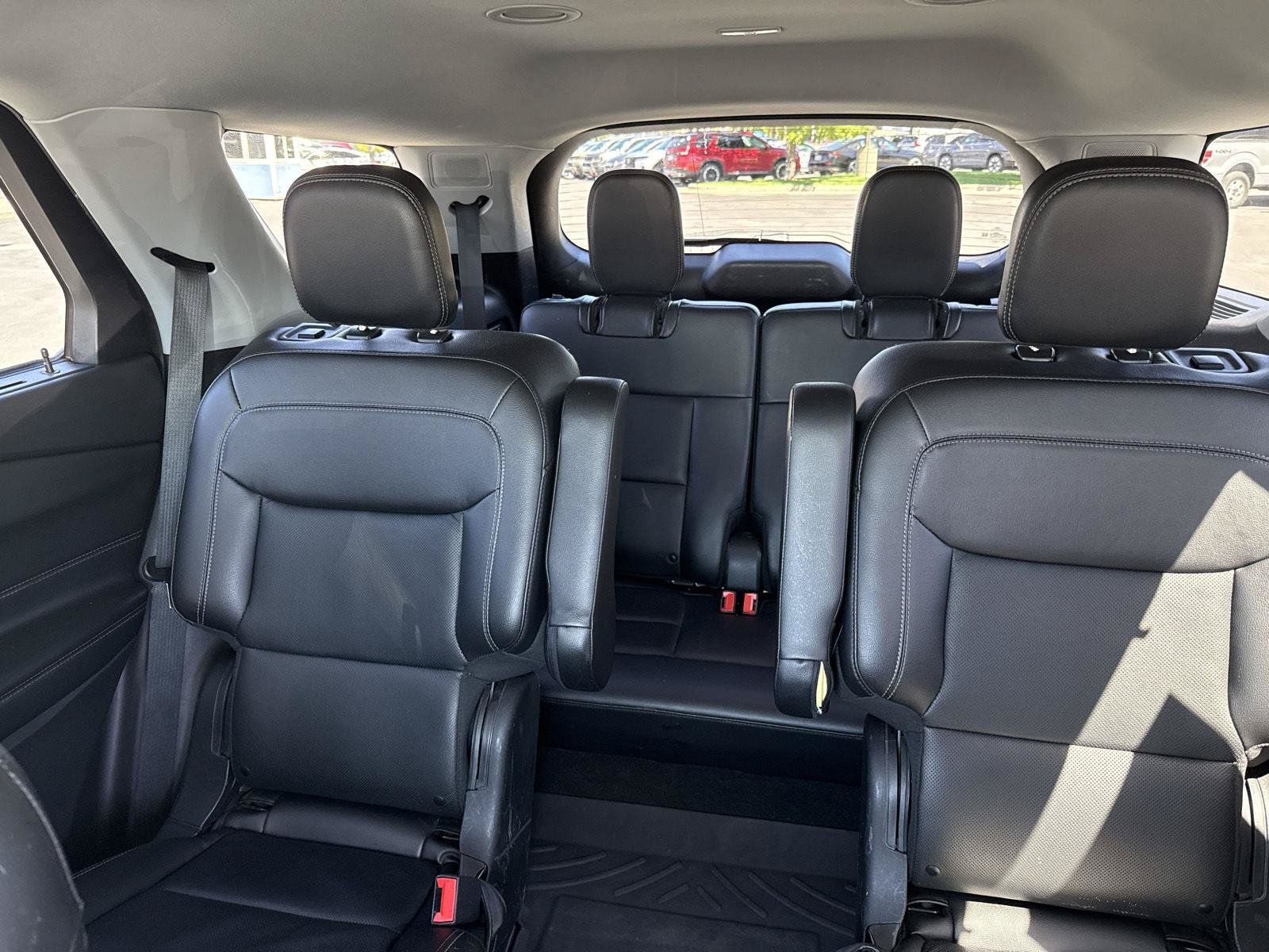 Used 2021 Ford Explorer Limited w/ Equipment Group 301A AWD/4WD image 15