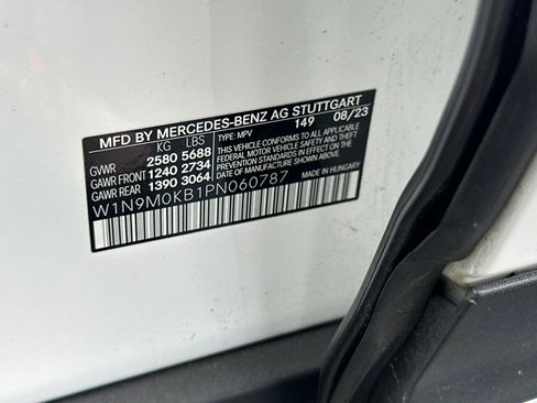 Used 2023 Mercedes-Benz EQB 300 4MATIC image 37