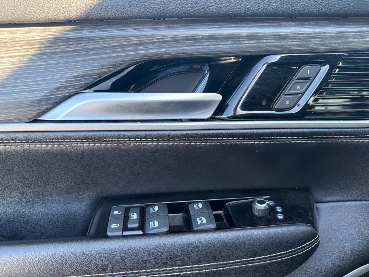 Used 2024 Jeep Wagoneer Series II AWD/4WD image 19