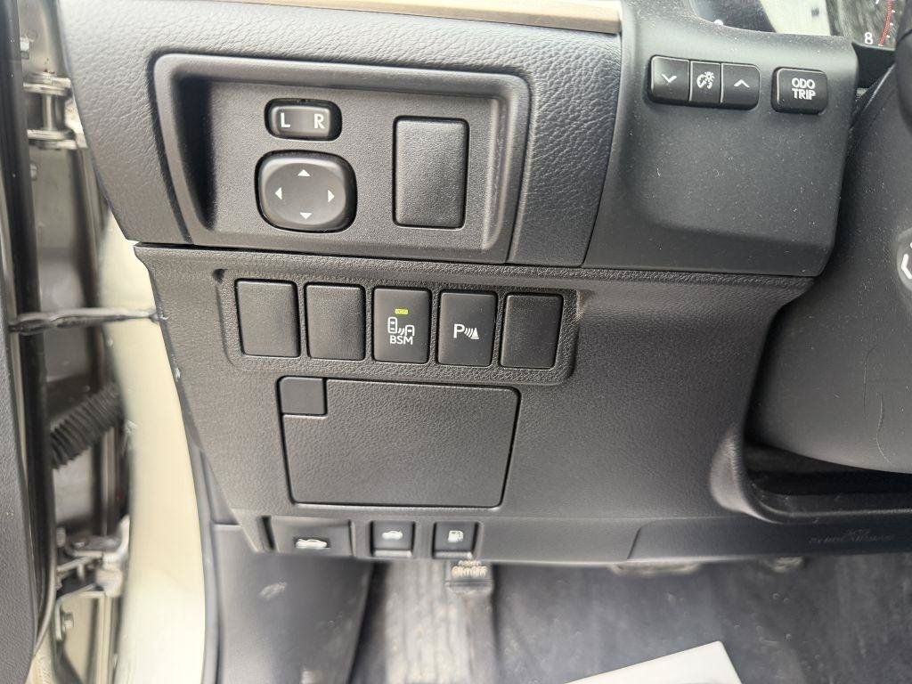 Used 2015 Lexus ES 350 w/ Premium Package FWD image 12
