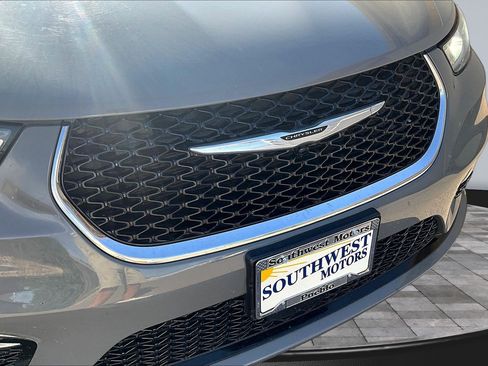 Used 2022 Chrysler Pacifica Touring-L FWD image 32