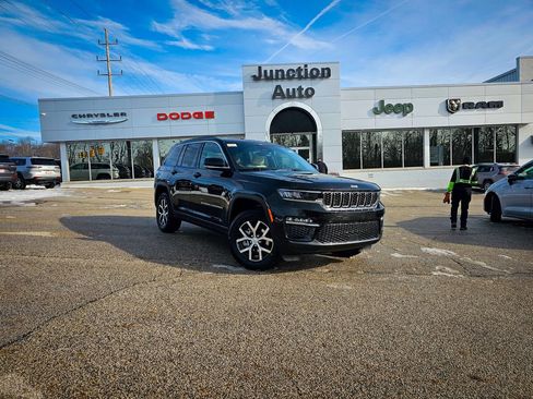 New 2025 Jeep Grand Cherokee Limited w/ Trailer Tow Package image 2