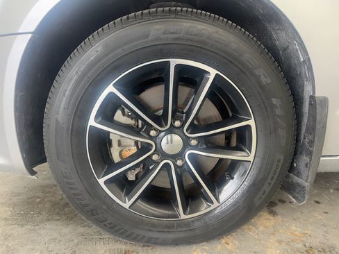 Used 2016 Dodge Grand Caravan R/T image 15