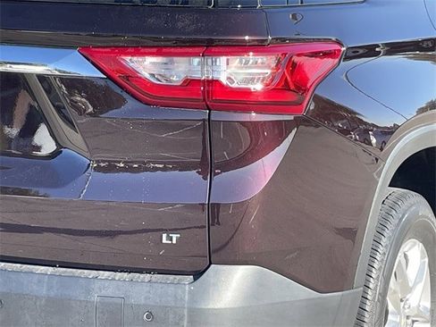 Used 2021 Chevrolet Traverse LT image 6