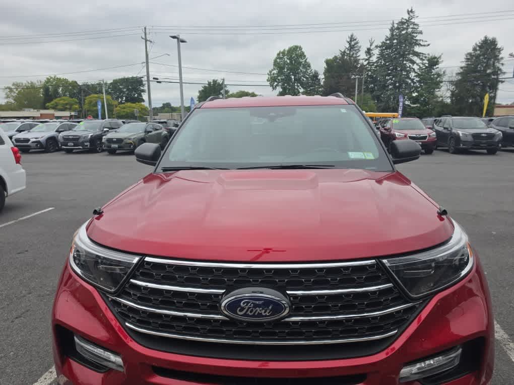 Used 2023 Ford Explorer XLT w/ Equipment Group 202A AWD/4WD image 2