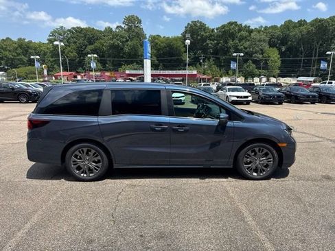 New 2026 Honda Odyssey Touring image 4