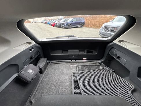 Used 2021 Volkswagen Tiguan SEL image 37