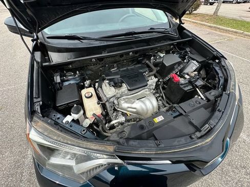 Used 2018 Toyota RAV4 LE FWD image 31