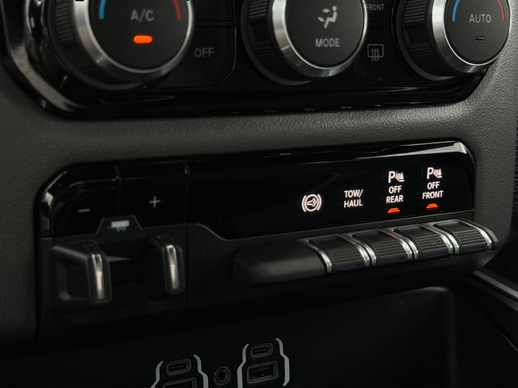 Used 2024 RAM 3500 Big Horn w/ Night Edition AWD/4WD image 20