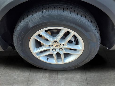 New 2026 Ford Explorer Active RWD image 12