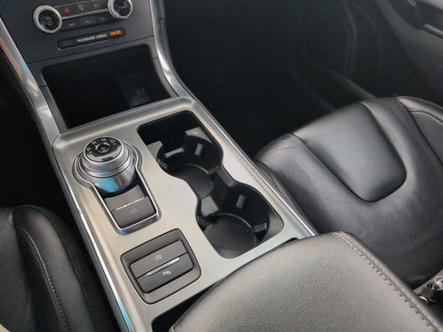 Used 2022 Ford Edge Titanium image 21