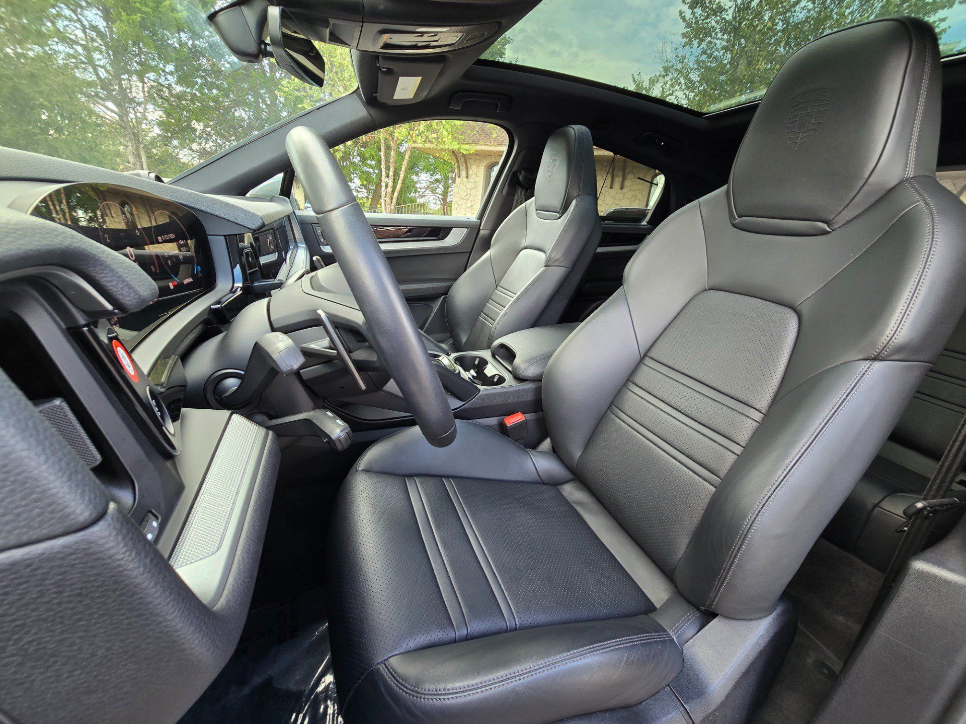 Used 2025 Porsche Cayenne Coupe AWD/4WD image 11