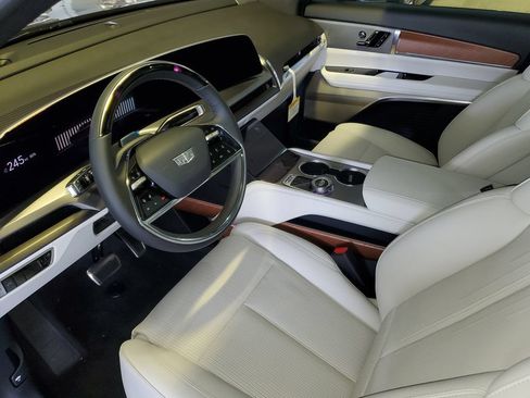 New 2027 Cadillac Vistiq Luxury AWD/4WD image 16
