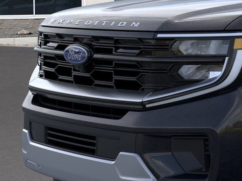 New 2026 Ford Expedition Platinum image 17