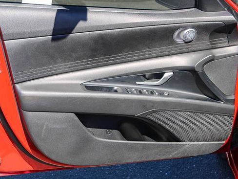 Used 2023 Hyundai Elantra SEL image 19