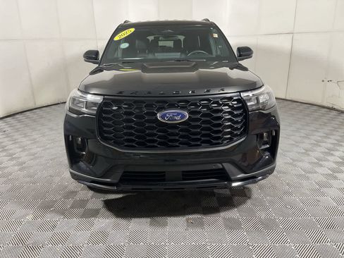 Used 2025 Ford Explorer ST-Line AWD/4WD image 3