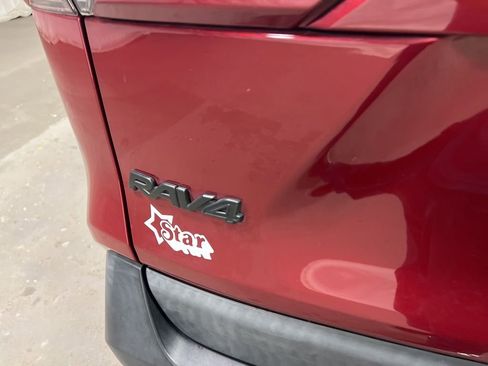 Used 2022 Toyota RAV4 LE image 14