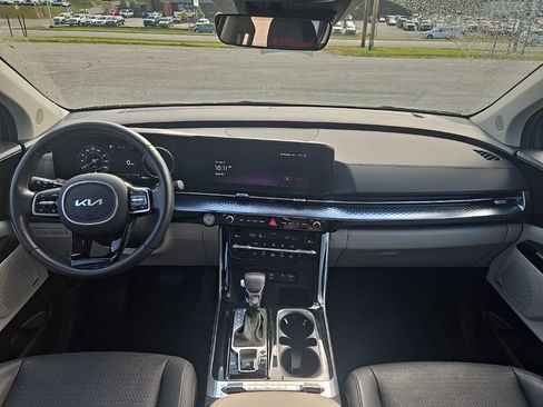 Used 2024 Kia Carnival SX Prestige FWD image 3