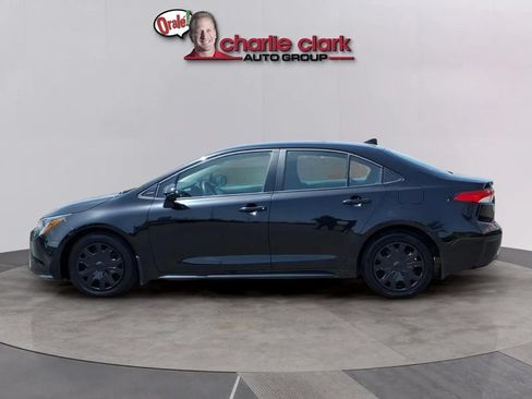 Used 2025 Toyota Corolla LE FWD image 2