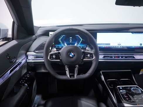 Used 2025 BMW 740i w/ Premium Package RWD image 11