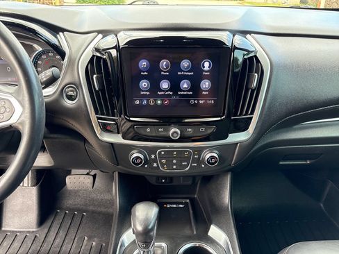 Used 2022 Chevrolet Traverse LT FWD image 28