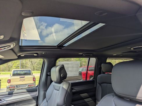 New 2026 Jeep Grand Wagoneer 4WD image 9