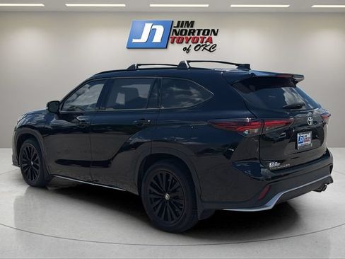 Used 2024 Toyota Highlander XSE FWD image 7