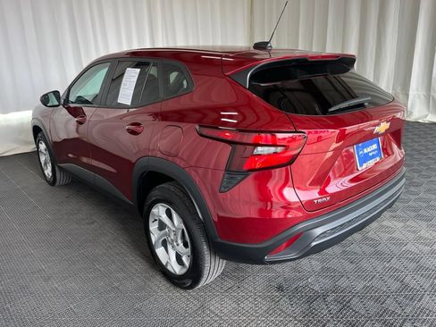 Used 2024 Chevrolet Trax LS w/ LS Convenience Package FWD image 26