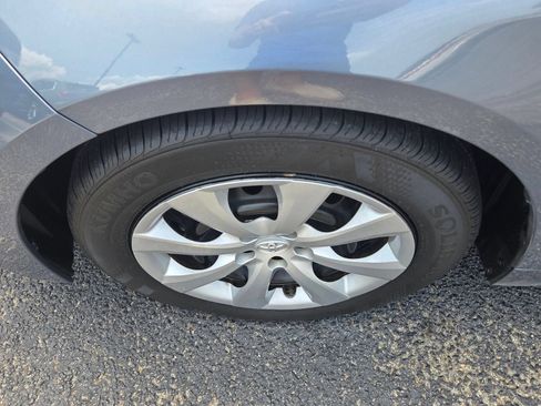Used 2023 Toyota Corolla LE FWD image 17