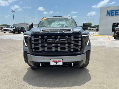 Used 2026 GMC Sierra 3500 Denali Ultimate AWD/4WD image 2