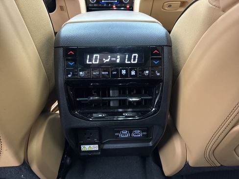Certified 2025 Jeep Grand Cherokee L Summit AWD/4WD image 14