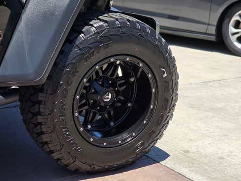 Used 2021 Jeep Wrangler Unlimited Rubicon AWD/4WD image 12