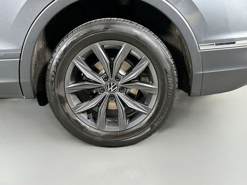 Certified 2022 Volkswagen Tiguan SE image 28