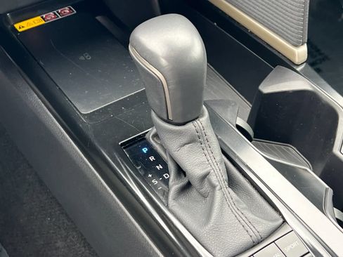 Used 2025 Toyota Camry SE image 21