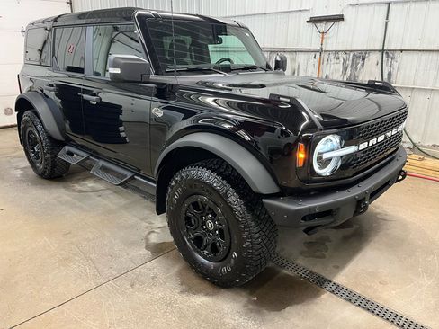 Used 2024 Ford Bronco Wildtrak image 3