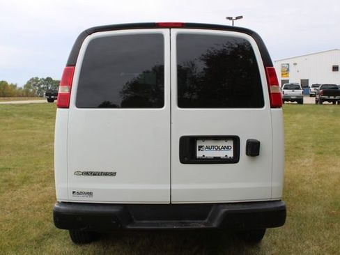 Used 2009 Chevrolet Express 2500 image 4
