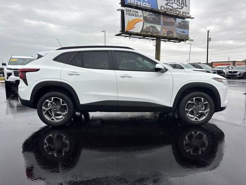 New 2026 Chevrolet Trax LT w/ LT Convenience Package FWD image 8