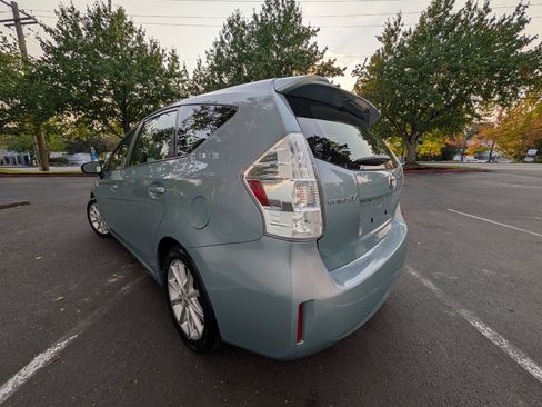 Used 2014 Toyota Prius V Five FWD image 4