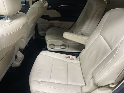 Used 2016 Toyota Highlander Limited image 31