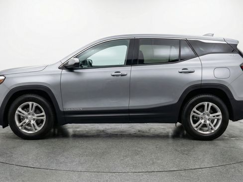 Used 2024 GMC Terrain SLE image 5