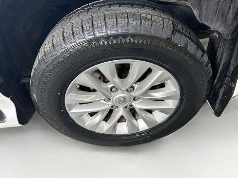 Used 2018 Lexus GX 460 Premium w/ Premium Package image 11