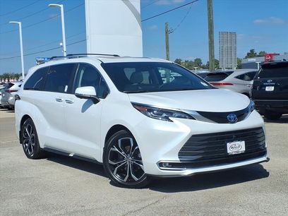 Used 2025 Toyota Sienna Platinum