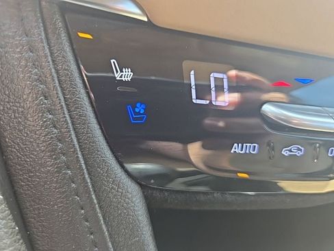 Used 2018 Cadillac XT5 Platinum w/ Driver Assist Package AWD/4WD image 18