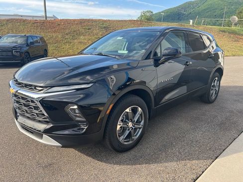 Used 2025 Chevrolet Blazer LT AWD/4WD image 1