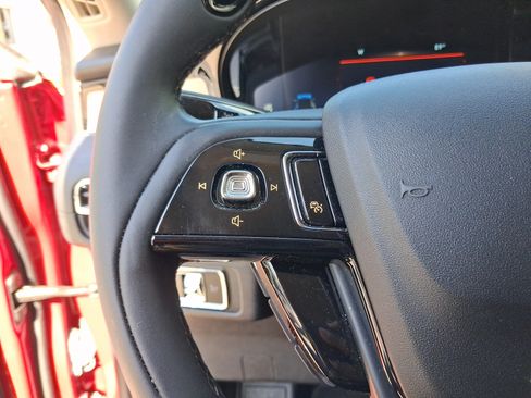 Certified 2025 Lincoln Corsair FWD image 17