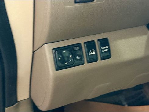 Used 2018 Nissan Frontier SV image 11