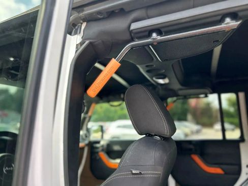 Used 2017 Jeep Wrangler Unlimited Sahara AWD/4WD image 28